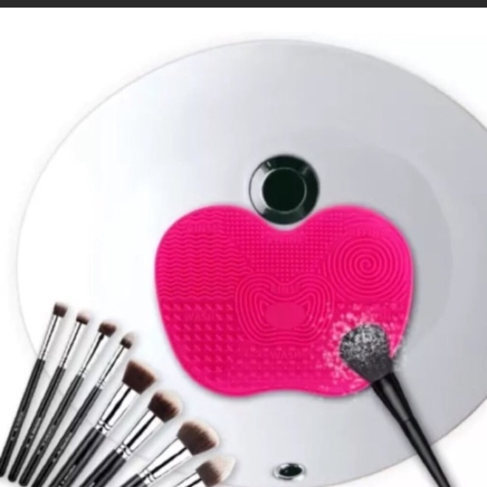 🚨🆕1 left🚨Makeup brush cleaner mat