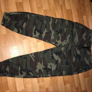 Jogger camo pants