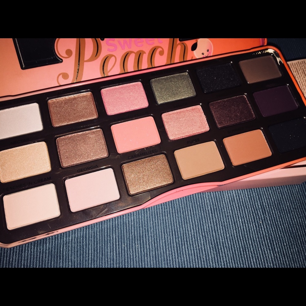 Too faced sweet peach eyeshadow palette NIB