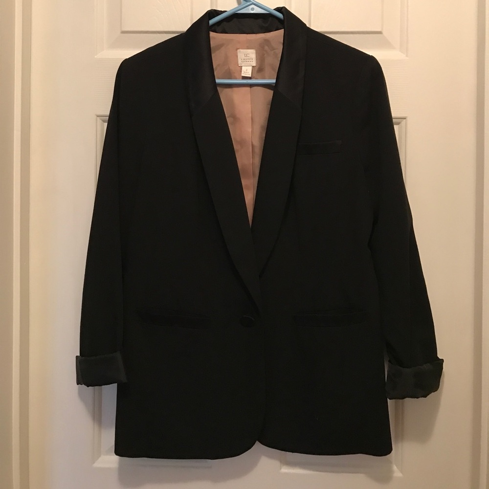 Women’s blazer.