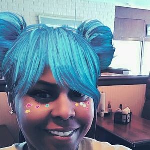 Meet your Posher, Crystal