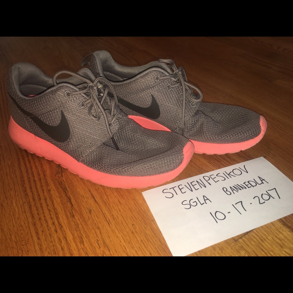 SIZE 7.5 NIKE ROSHE RUN MANGO V2