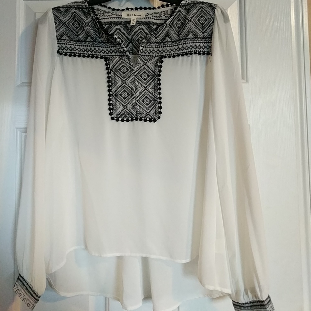 Long sleeve blouse with pattern