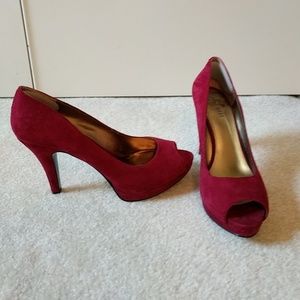 Red suede peep-toe pumps - size 7.5