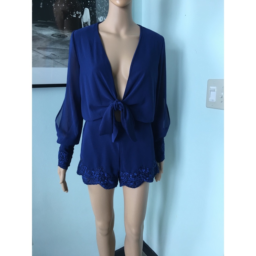 Romper with front cleavage and bow detail
