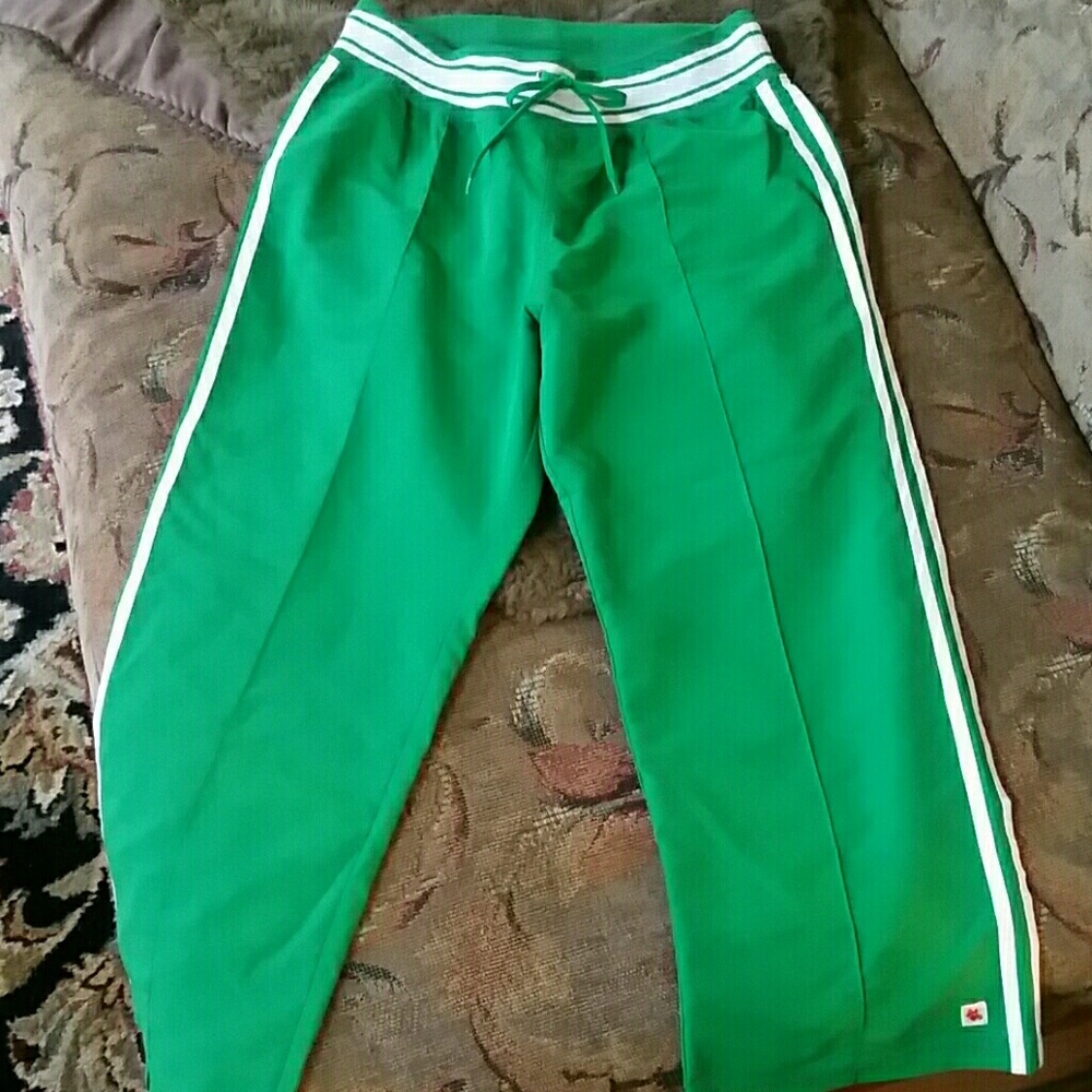 GIFTED Green w/ White Stripes Athletic Capris