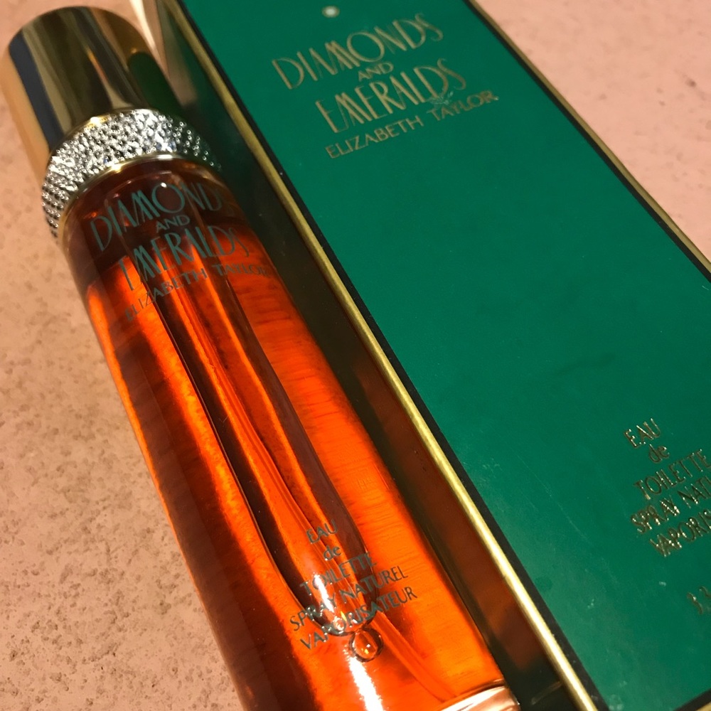 Diamonds and Pearls Perfume by Elizabeth Taylor