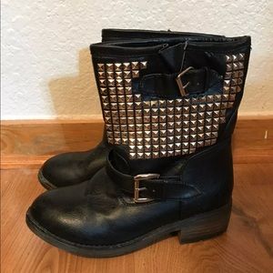 Combat boots