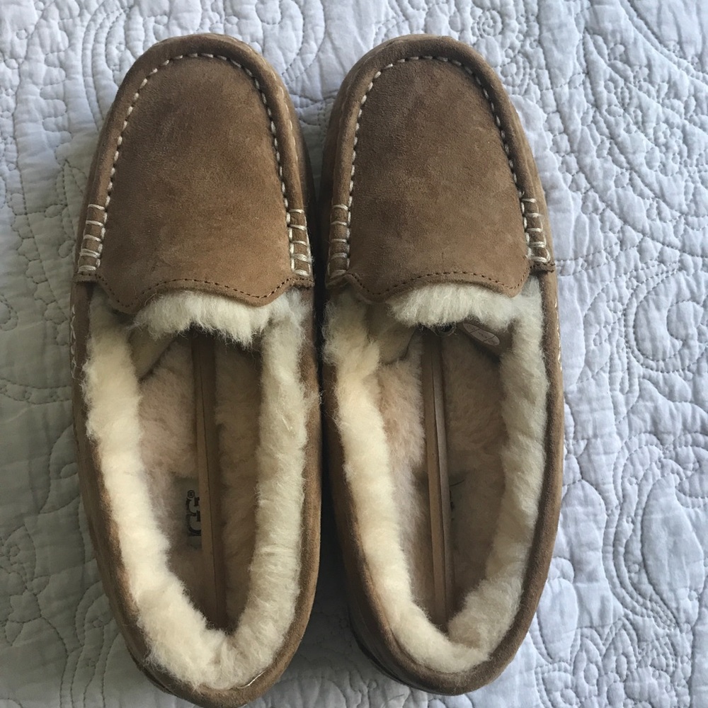 Brand new UGG Ansley slippers in Chestnut, size 8.