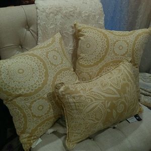 Newport decorative pillows (3)