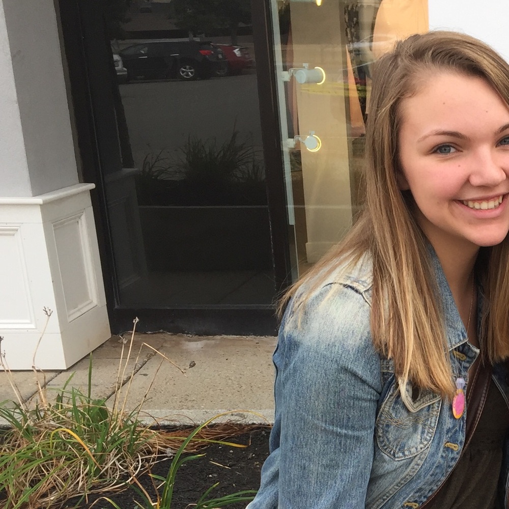 Meet your Posher, Emily