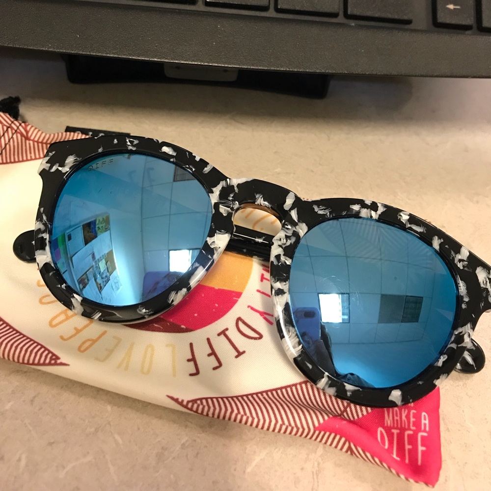 Diff mirrored sunglasses