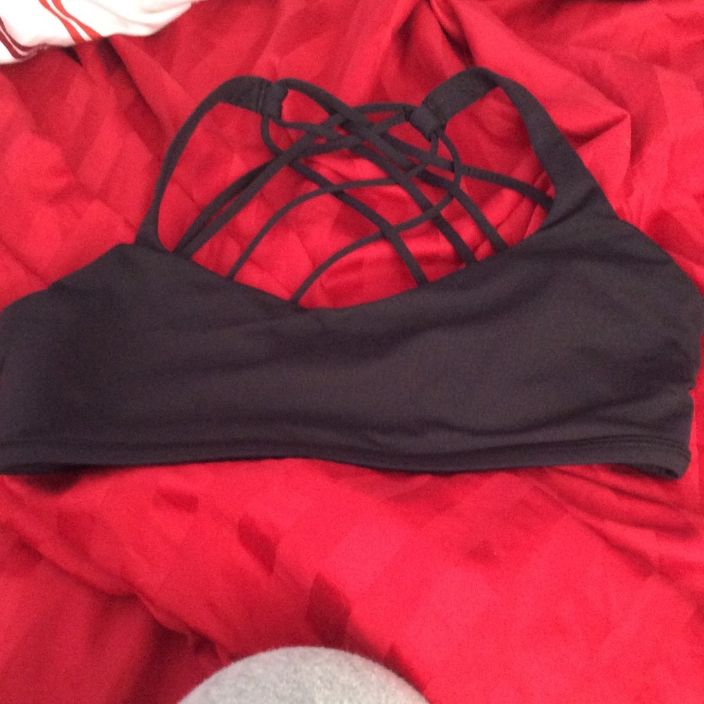 Black lulu lemon sports bra