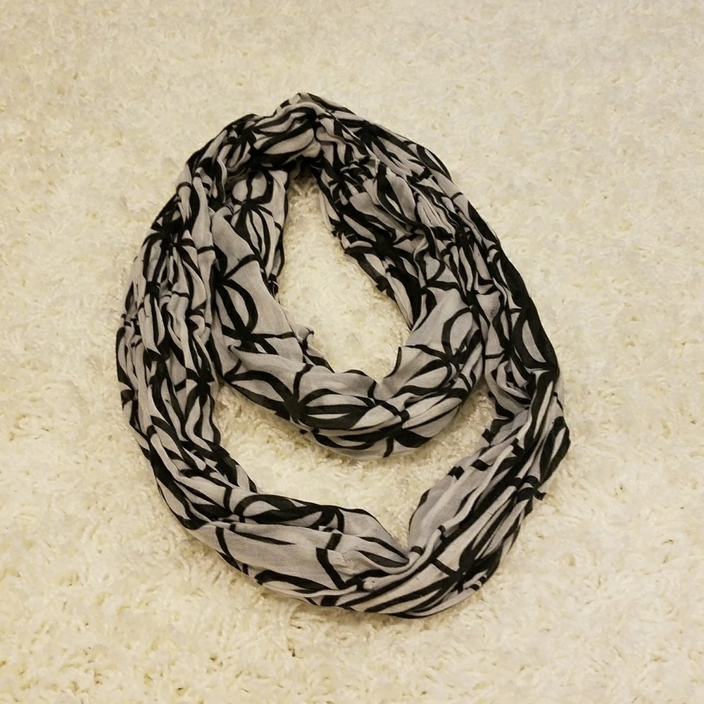 Black and white scarf