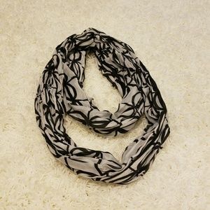 Black and white scarf