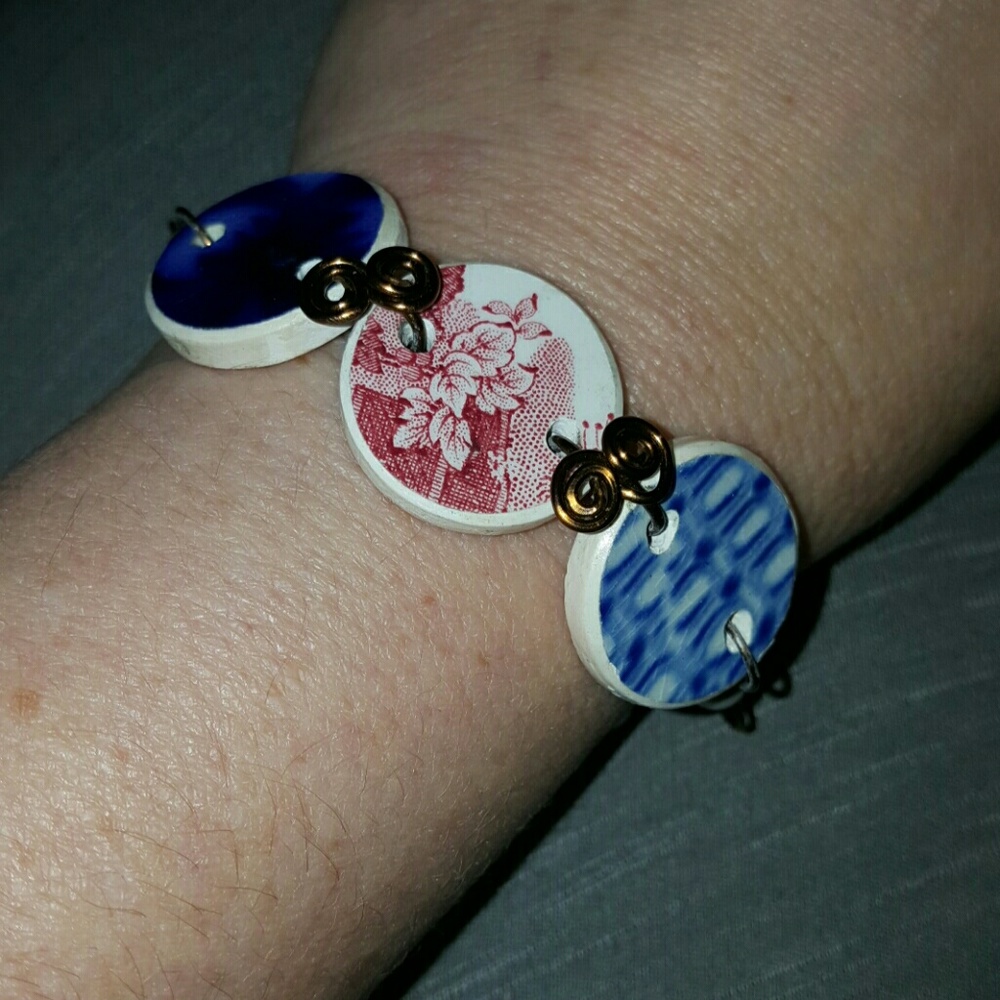 Antique broken china pearl bracelet