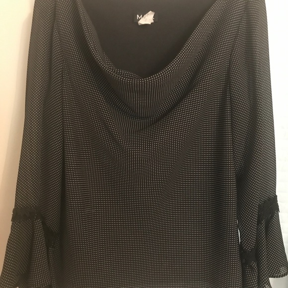 Beautiful polka dot outfit! - Picture 2 of 3