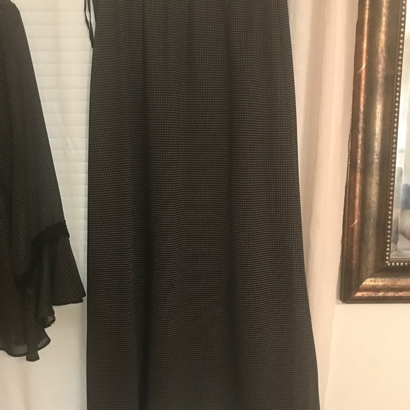 Beautiful polka dot outfit! - Picture 3 of 3