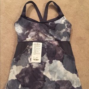 Lululemon Cross My Heart Tank size 8 gray print