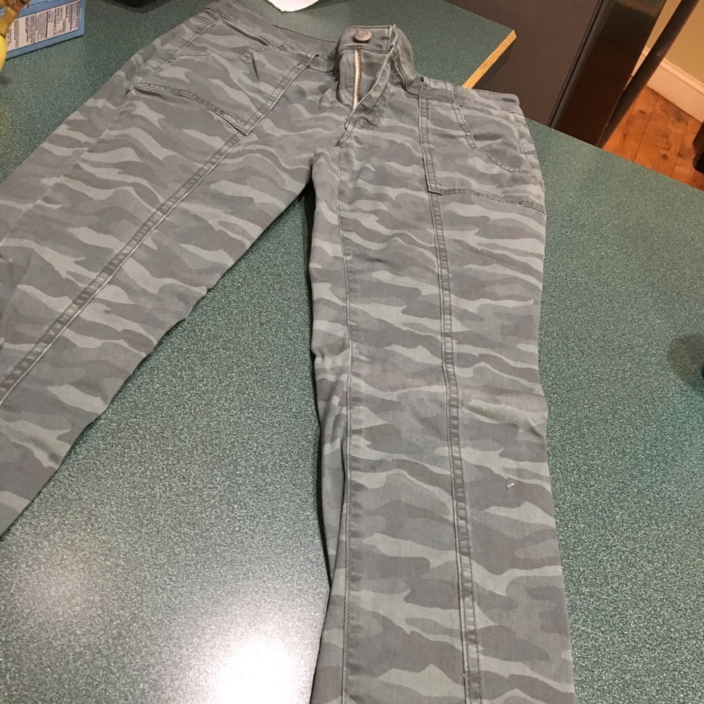 American eagle camo pants size 6