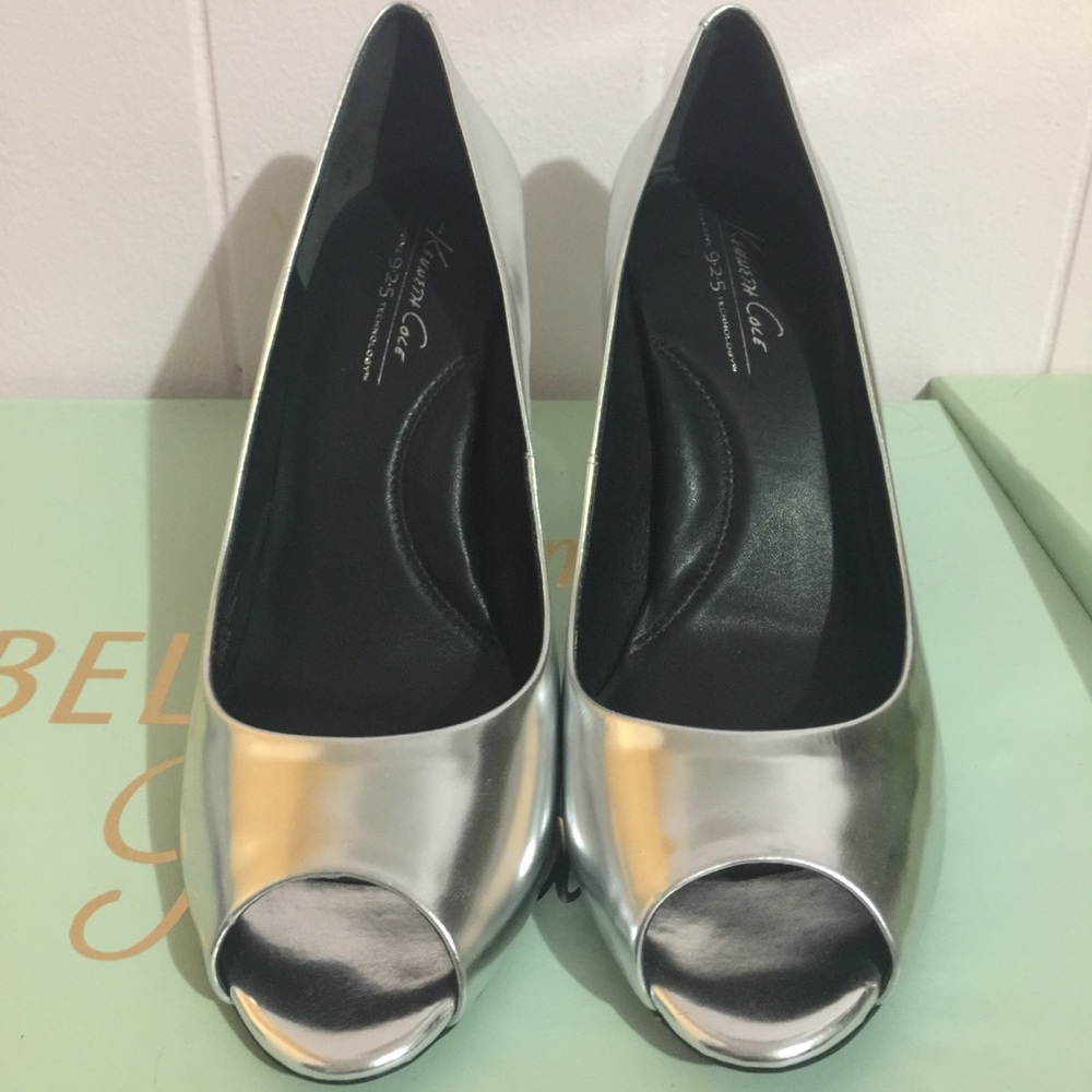 BRAND NEW Kenneth Cole peep toe heels 👠