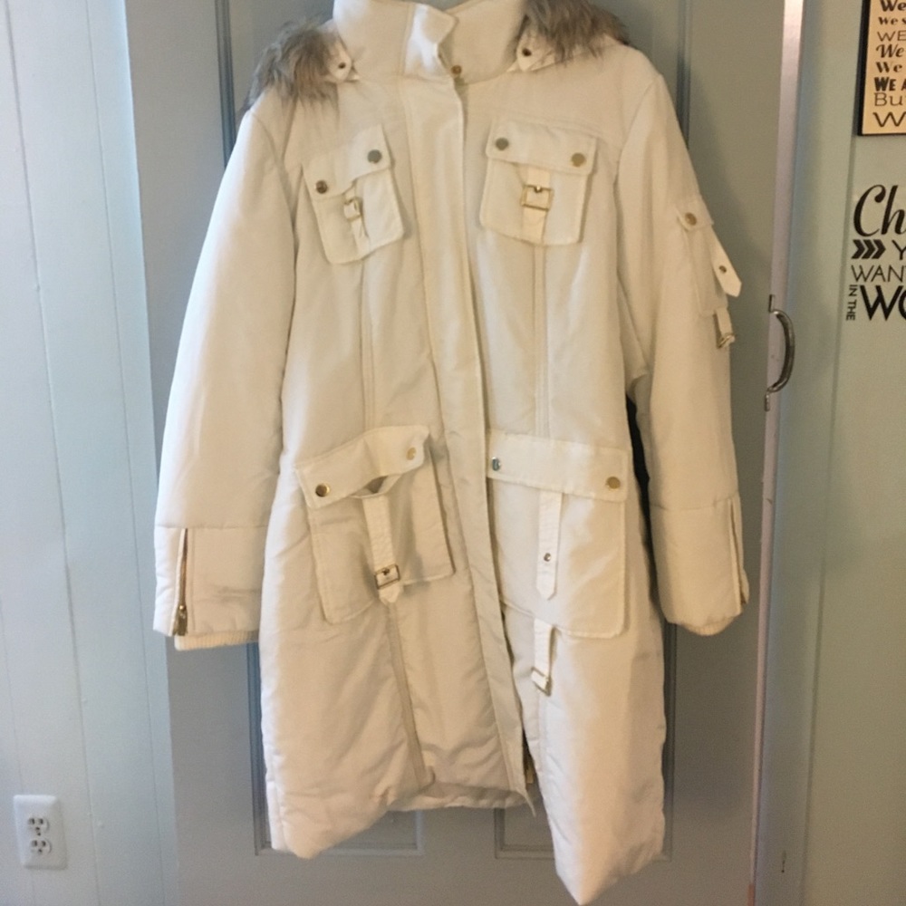 XL LARGE WHITE COAT