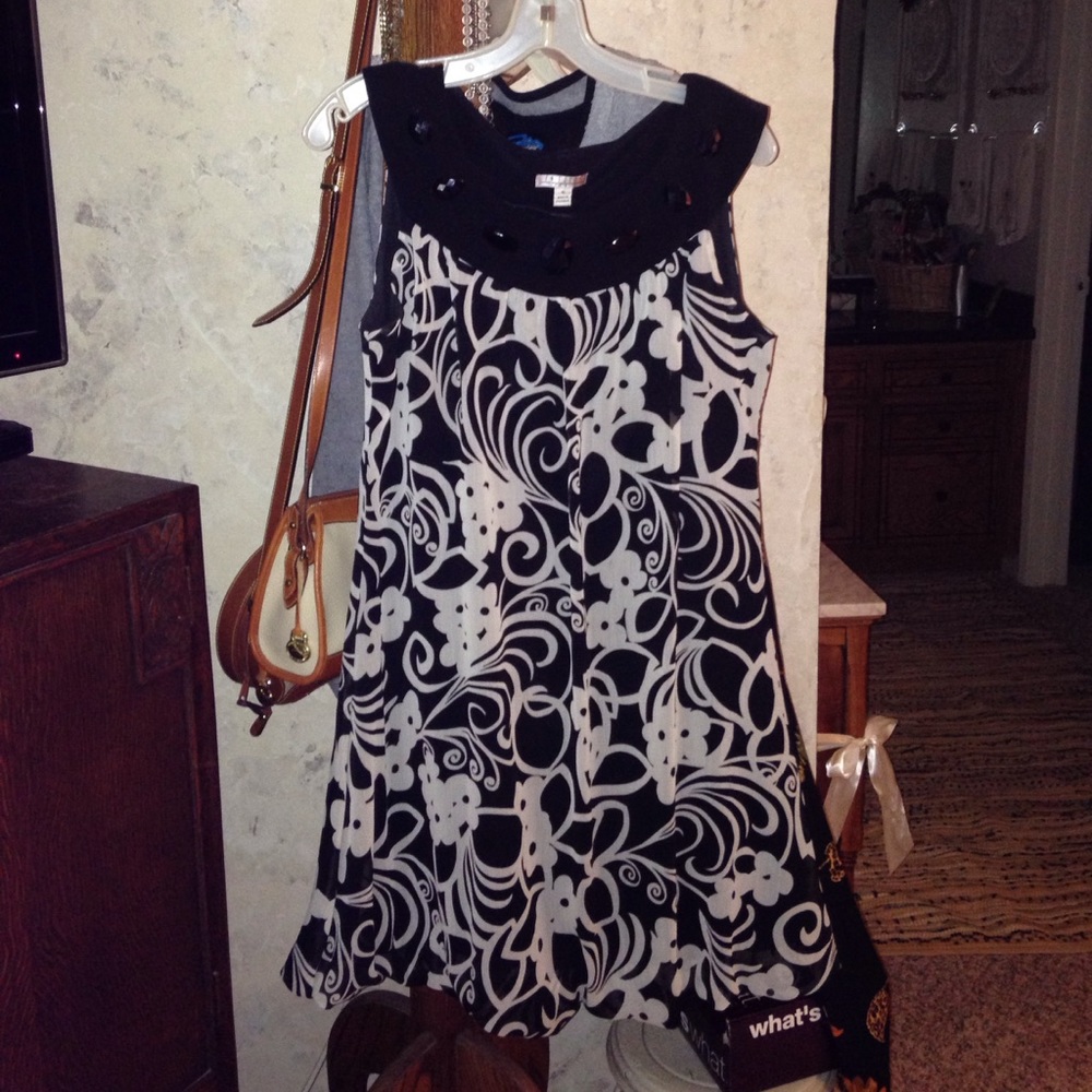 Black and white slinky sundress with black rhinestones swirly print lightweight💎