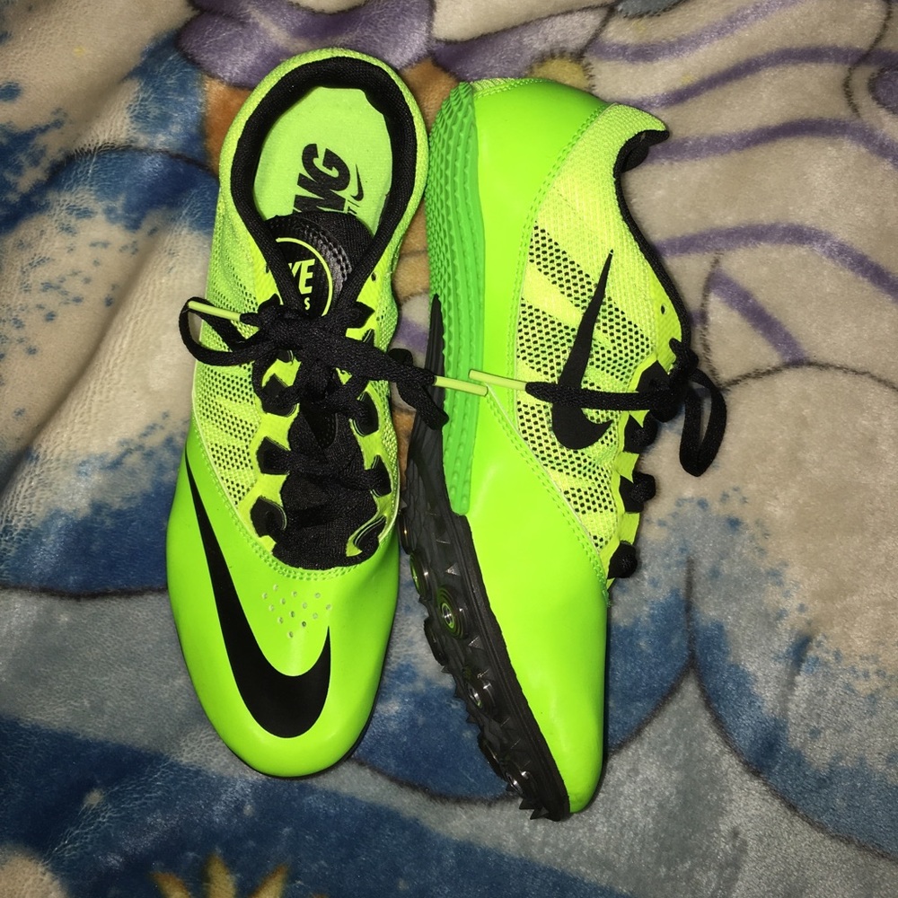 Track shoes