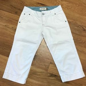Women’s white Old Navy Capri, Size 6