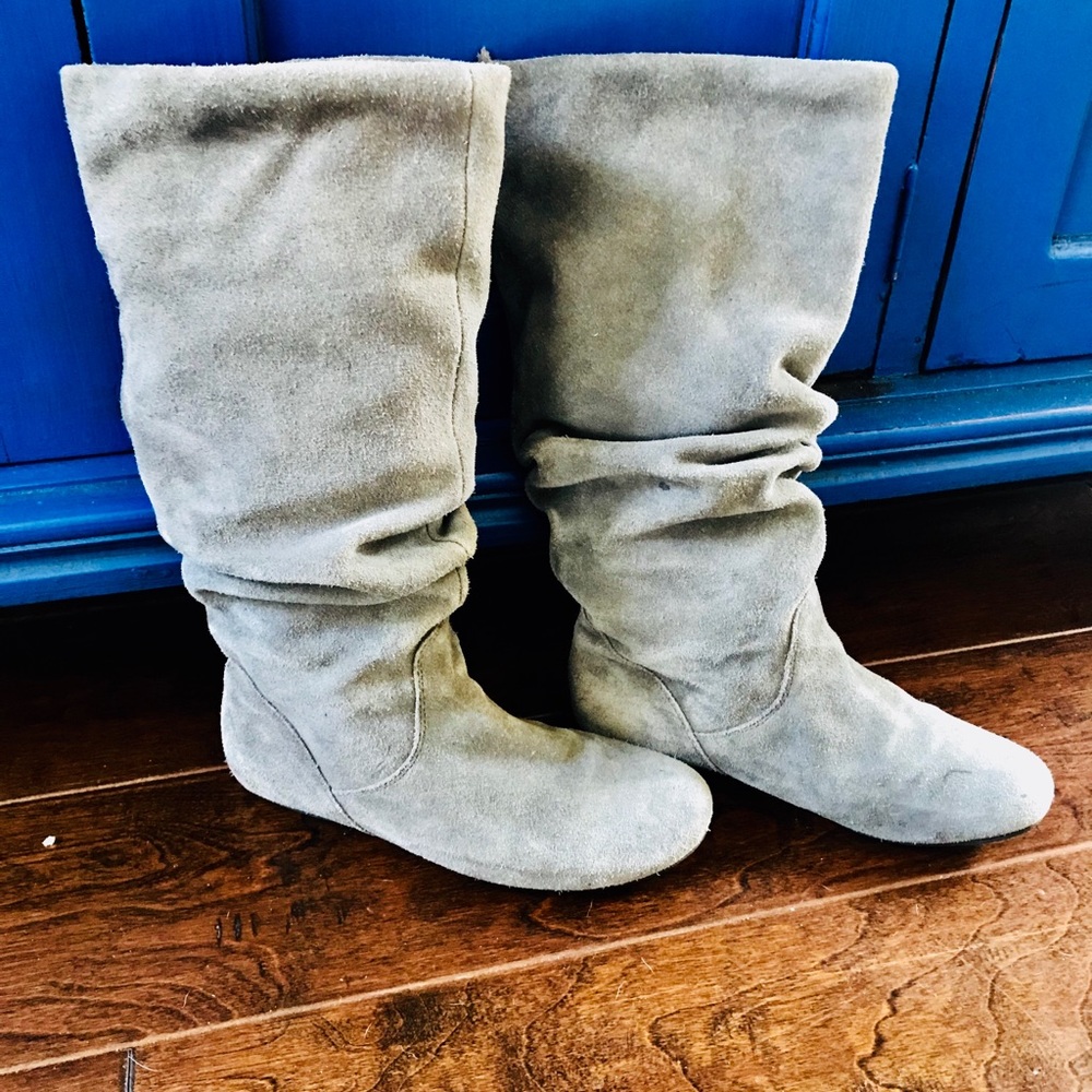 💕SOLD💕 Steve Madden Grey Suede Boots