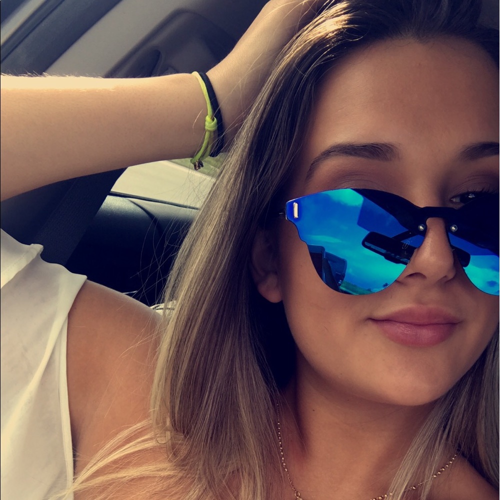 Meet your Posher, Daniella