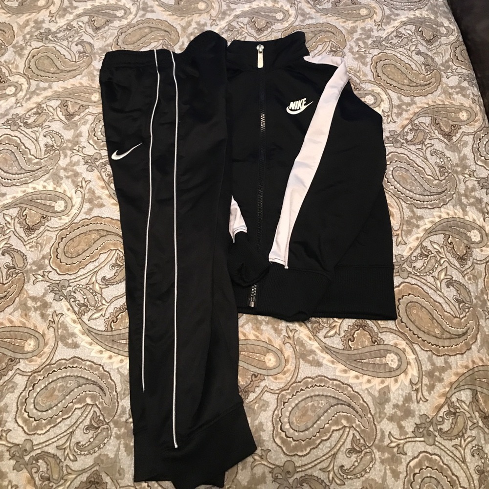 Boys Nike pant set