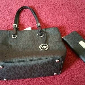 Black leather Michael Kors purse and wallet