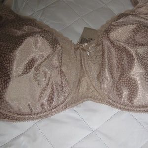 WOMAN  PLAYTEX BRA BEIGE SIZE 44D