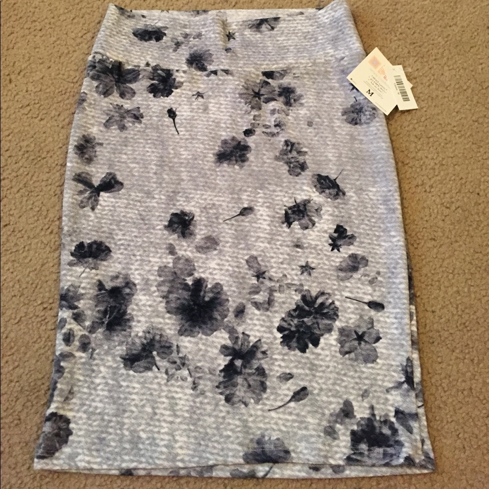 LuLaroe Cassie Skirt Medium NWT