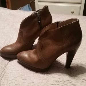 Frye harlow campus ankle bootie size 7M
