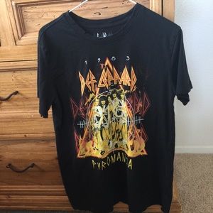 Distressed Def Leppard Tee