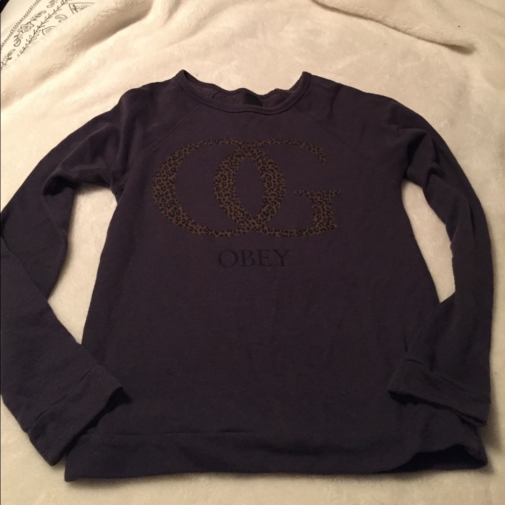 Gray sweatshirt