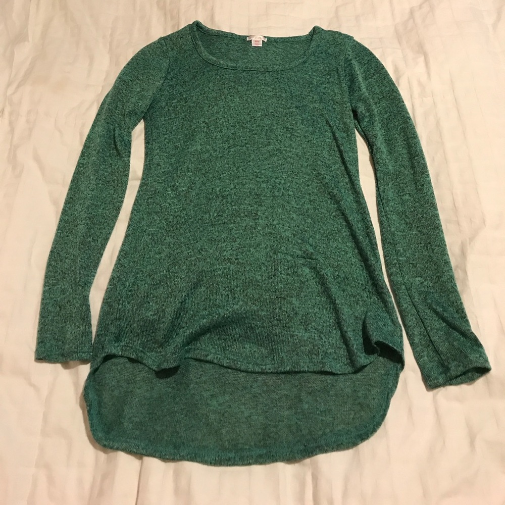 Green long-sleeve high-low shirt