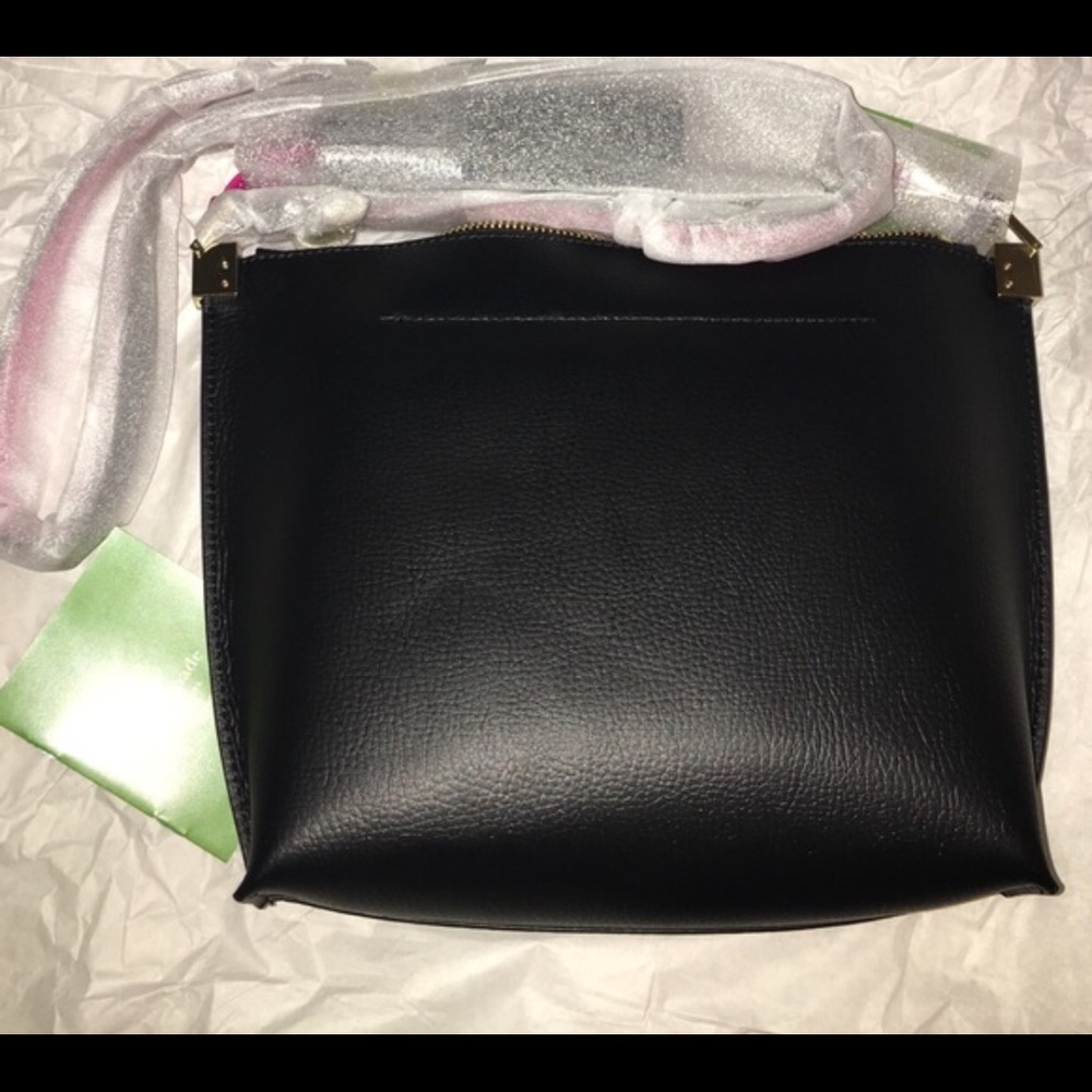 black shoulder bag
