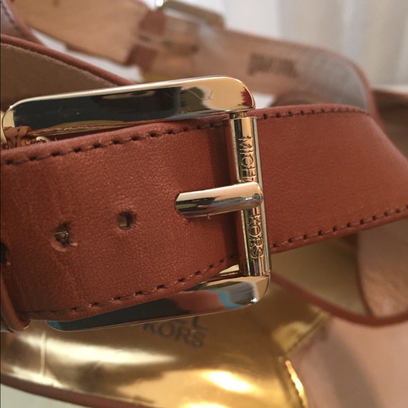 🆕Michael Kors Espectacular Gold platform Sandals - Picture 6 of 8