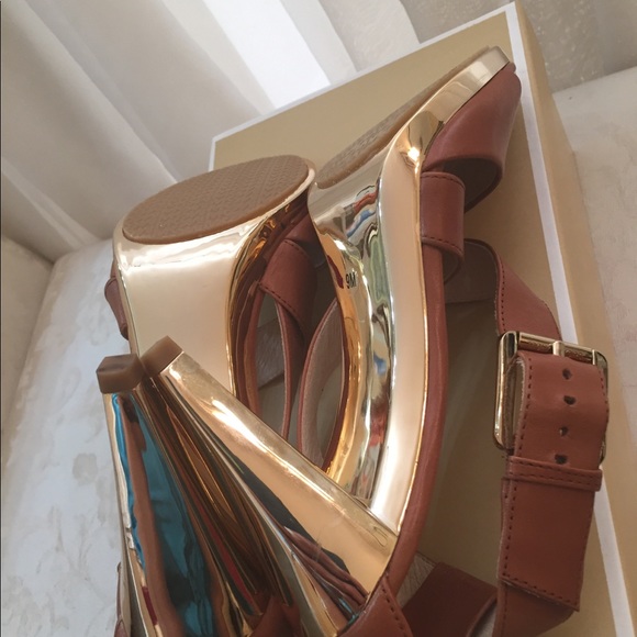 🆕Michael Kors Espectacular Gold platform Sandals - Picture 7 of 8