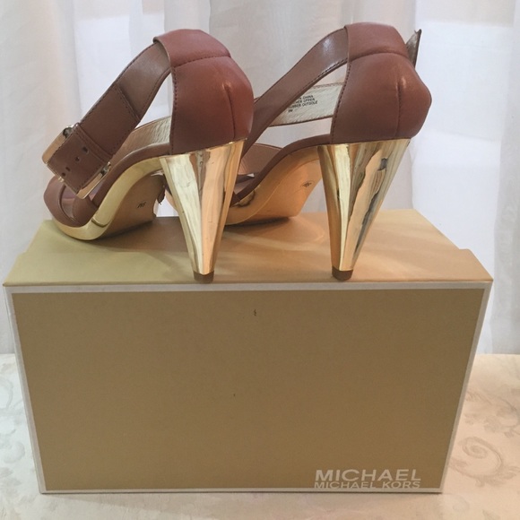🆕Michael Kors Espectacular Gold platform Sandals - Picture 2 of 8