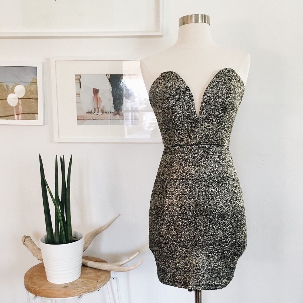 Size Small Deep V Heart Strapless Cocktail Dress