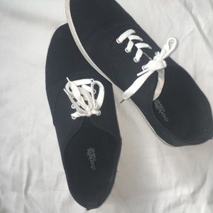 Navy blue casual shoes