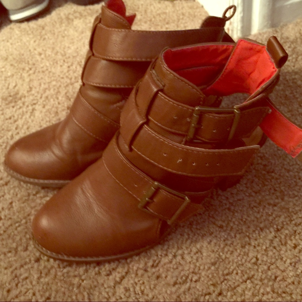 Closed toed strap boots