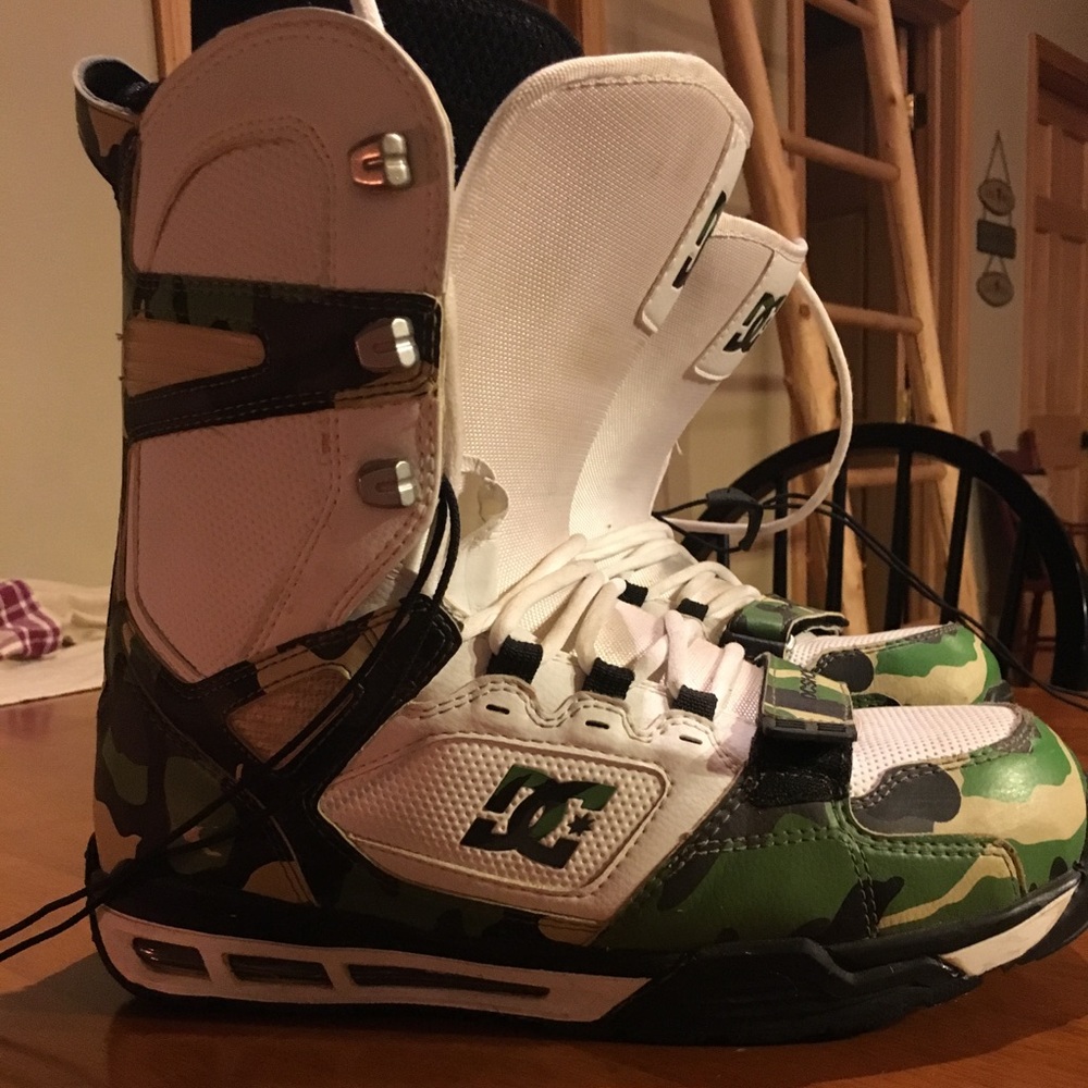 D.C. Snowboarding boots