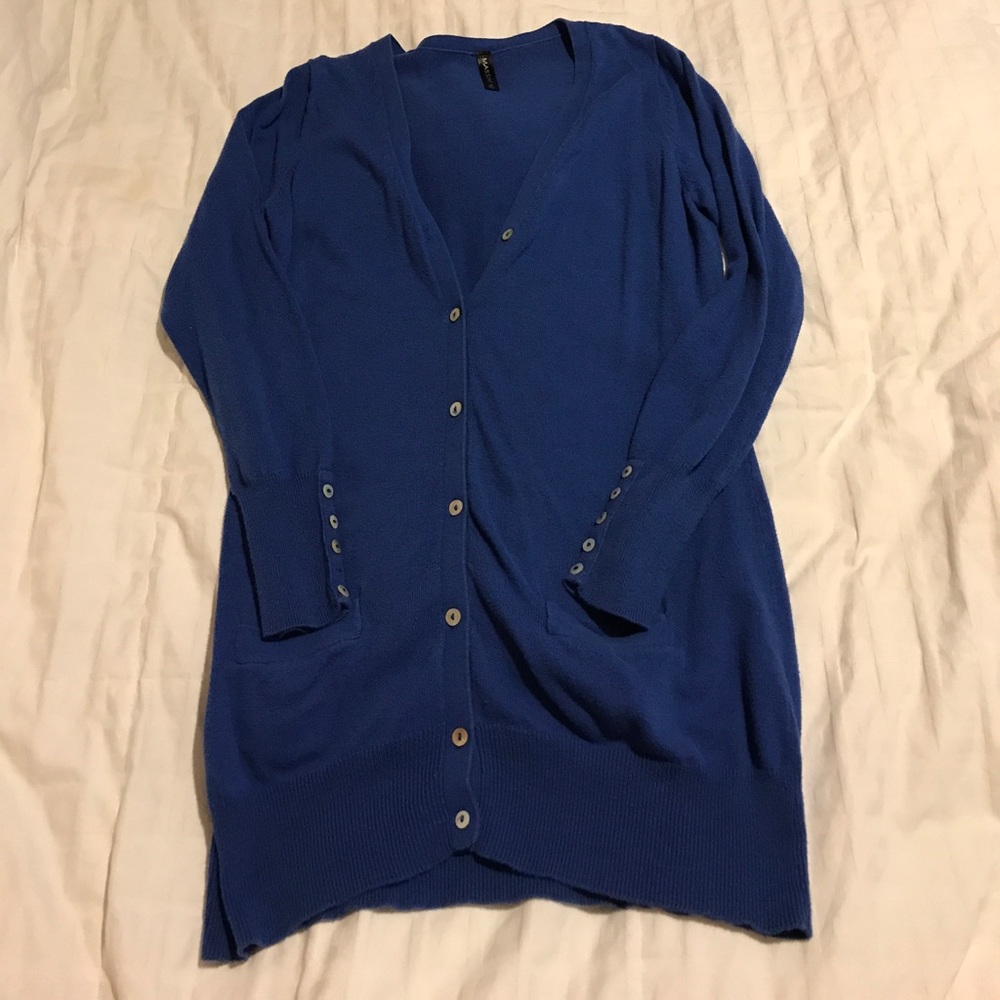 Blue cardigan with buttoned cuffs