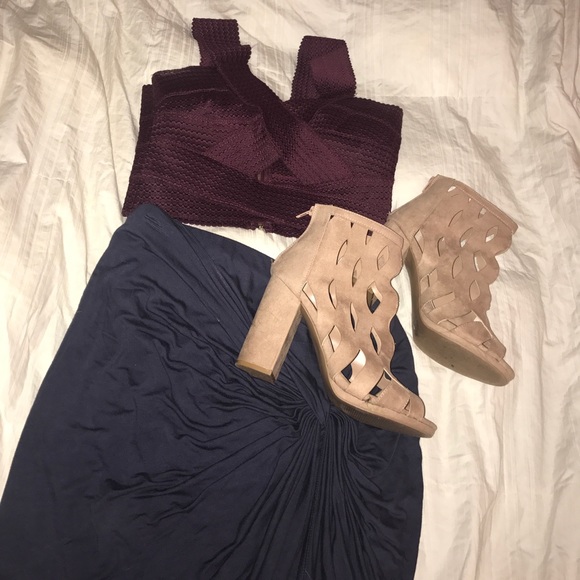 Charlotte Russe Tops - Charlotte Russe Crop Top w/ Zip Up in Back