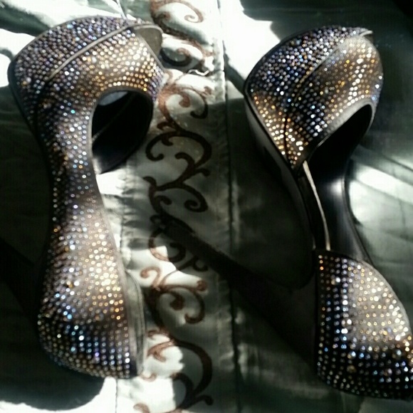 Sold! Shoes Sold! - Picture 2 of 7